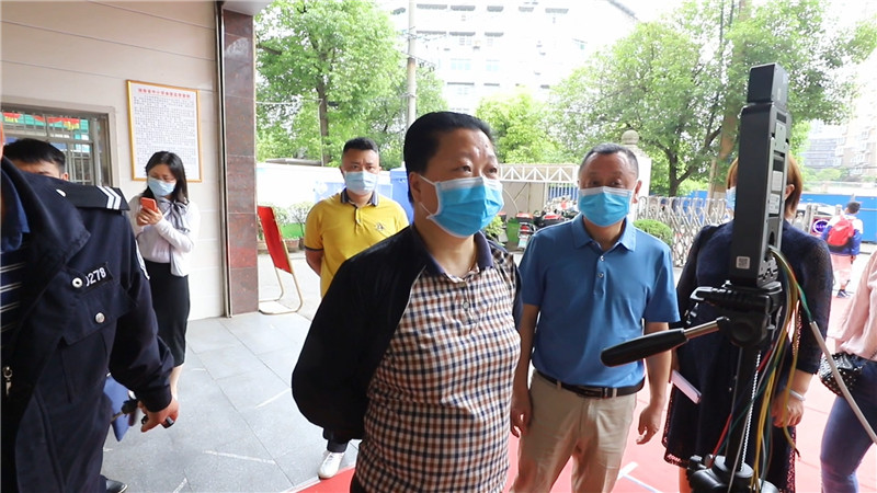 鹤城区人大常委会组织人大代表视察（半成品）.mp4_20200509_155551.766.jpg