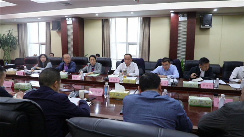 鹤城区召开《怀化市扬尘污染防治条例（草案）》征求意见会（半成品）.mp4_20200509_144931.449.jpg