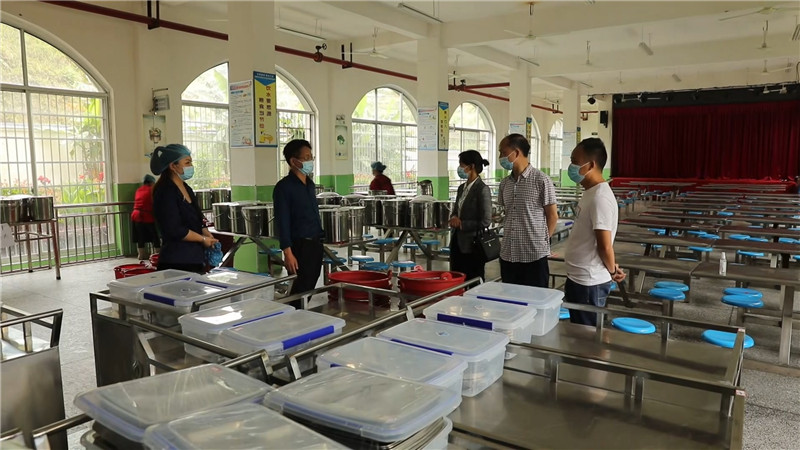 鹤城区人大常委会组织人大代表视察部分企业及学校复产复学情况（成品）.mp4_20200509_163640.902.jpg