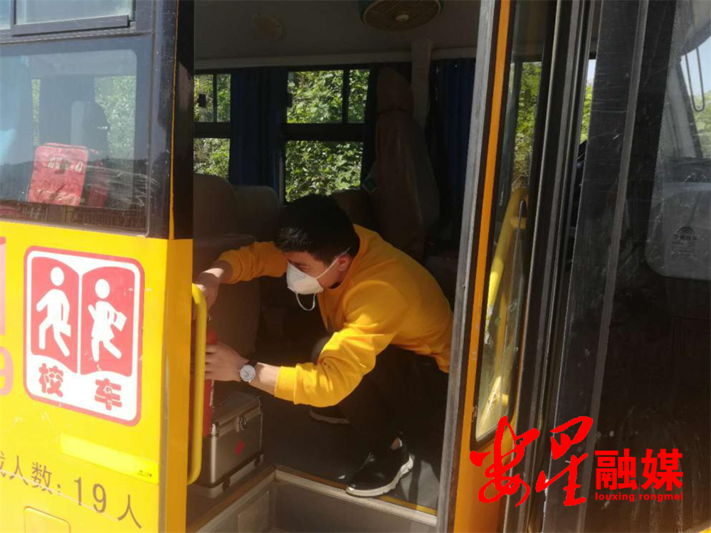 校车2.png