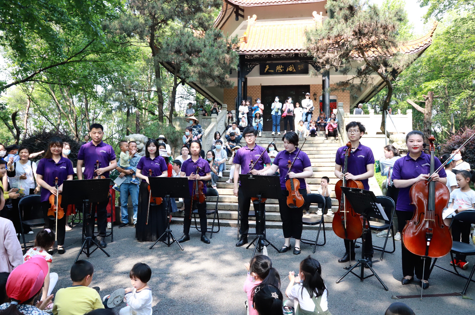 今天，“百村千场文化进万家”文艺演出进景区走进湖南省森林植物园，长沙交响乐团带来的夏之恋·假日音乐会引爆客流。均为朱寒冰 摄