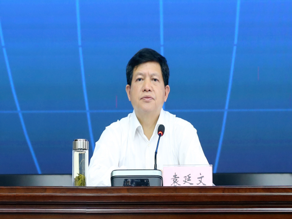 省委农办主任,省农业农村厅党组书记,厅长袁延文发表讲话.