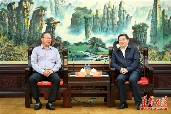 杜家毫与中电彩虹集团董事长司云聪座谈