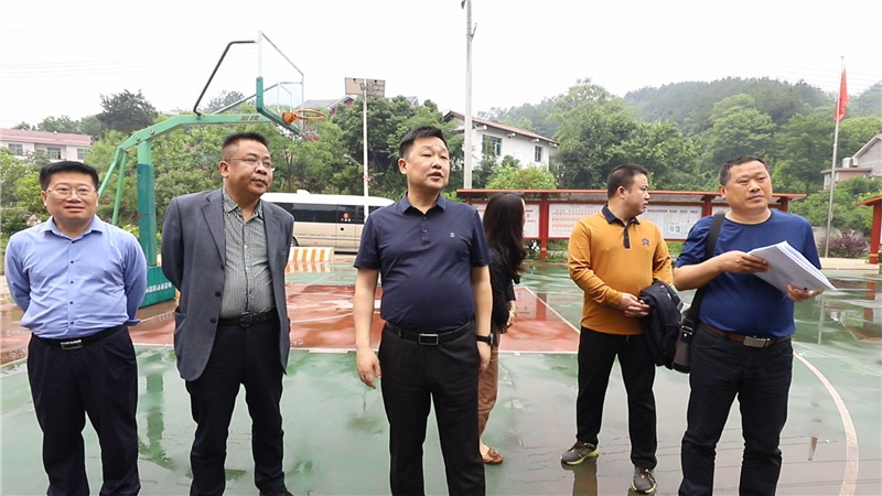 唐成到易地扶贫搬迁集中安置点调研（半成品）.mp4_20200513_165900.167.jpg