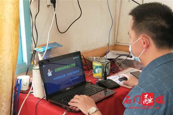 近视防控讲座现场.jpg
