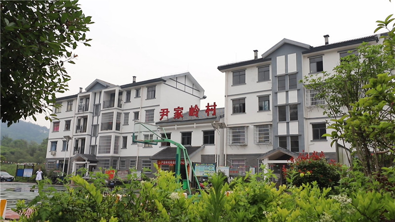 唐成到易地扶贫搬迁集中安置点调研（半成品）.mp4_20200513_165811.711.jpg