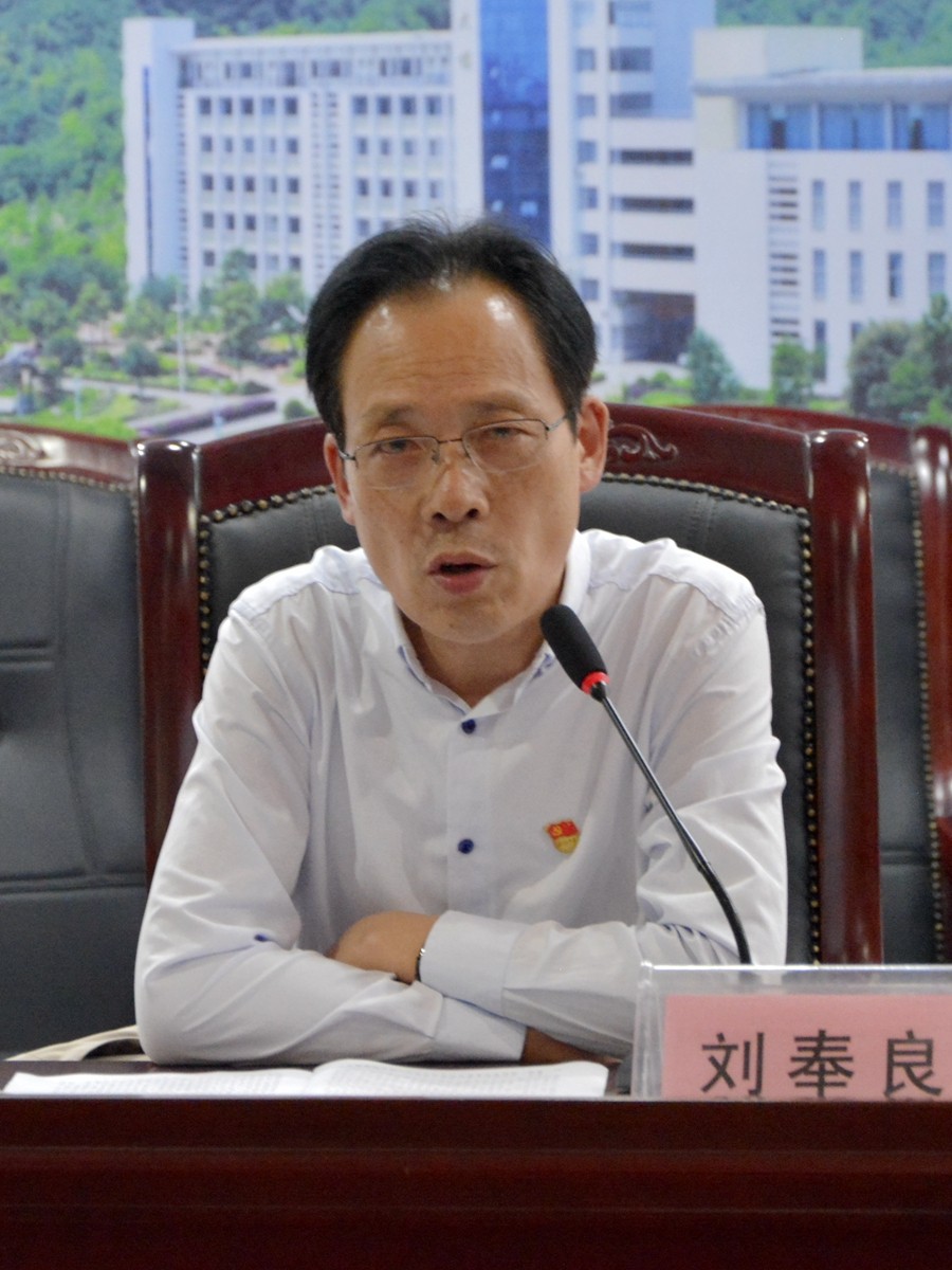 华容一中:三举并力铸廉魂,清风正气满湖山