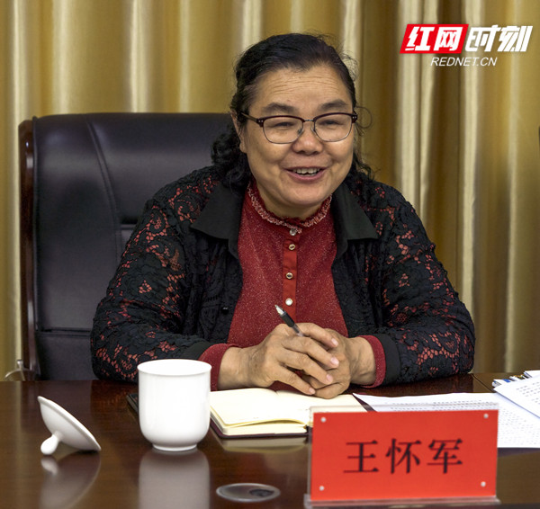 王怀军代表为减税降费点赞_副本.jpg