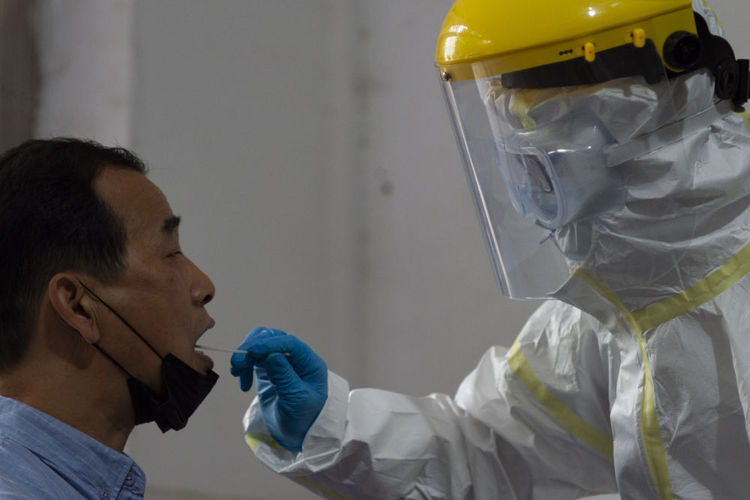 风雨无阻向前进!写在全国疫情防控阻击战取得重大战略成果之际