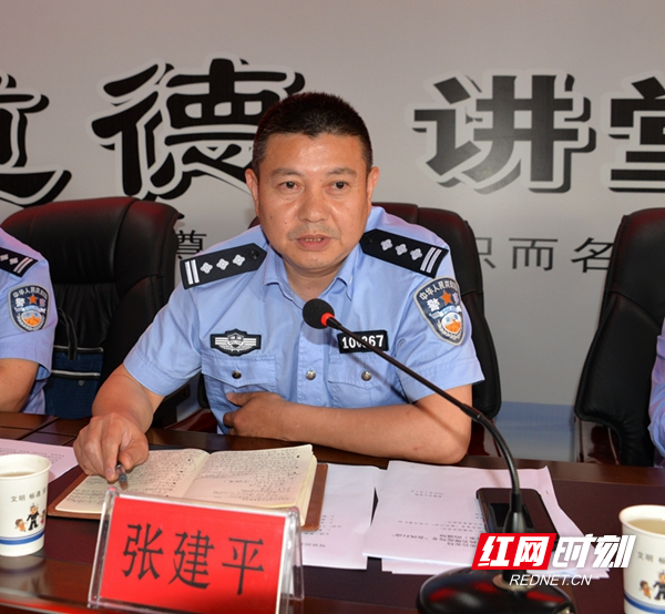 图二：常德市交警支队副支队长张建平讲话.jpg