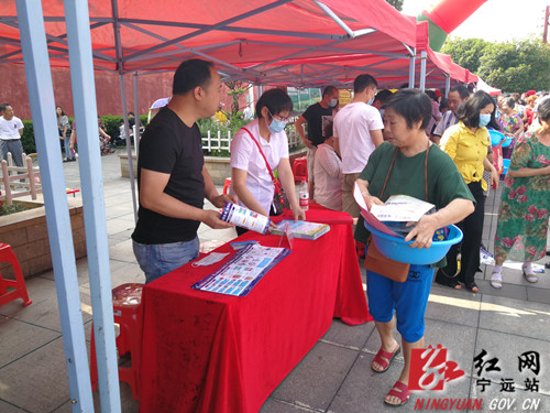 “健康人生 绿色无毒”  宁远开展禁毒集中宣传活动_副本500.jpg