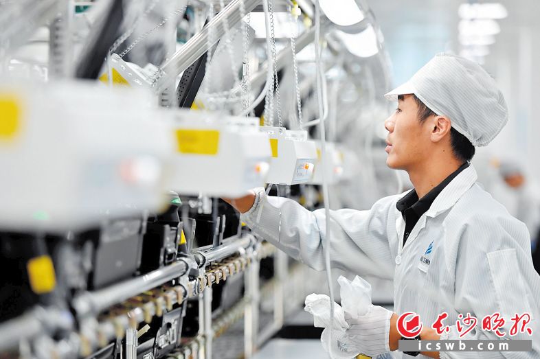 　　湘江鲲鹏项目从筹建到一期厂房交付共用时120天，从产线安装到产品下线共用时20天，再次刷新“长沙速度”。王志伟 摄