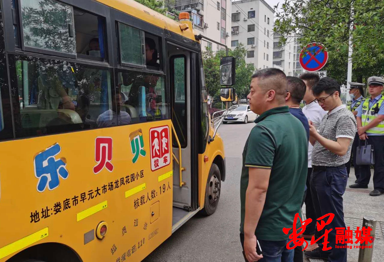 大科校车.jpg