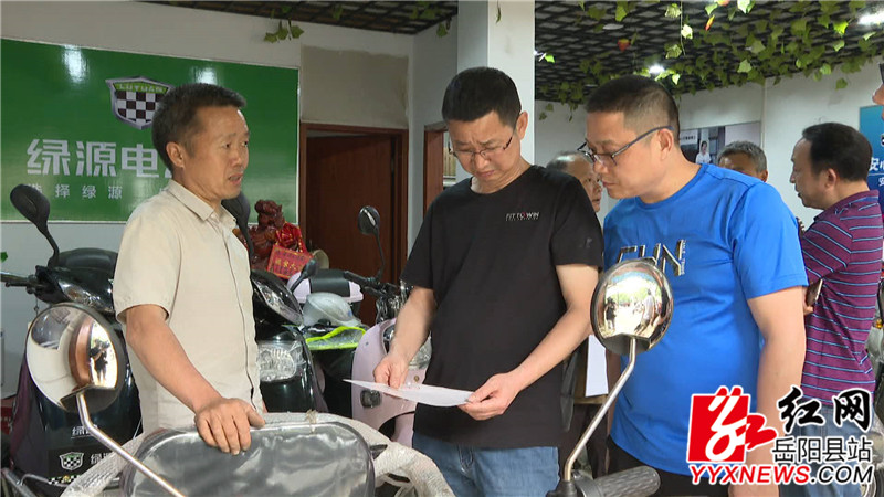 询问店铺老板合格证.jpg
