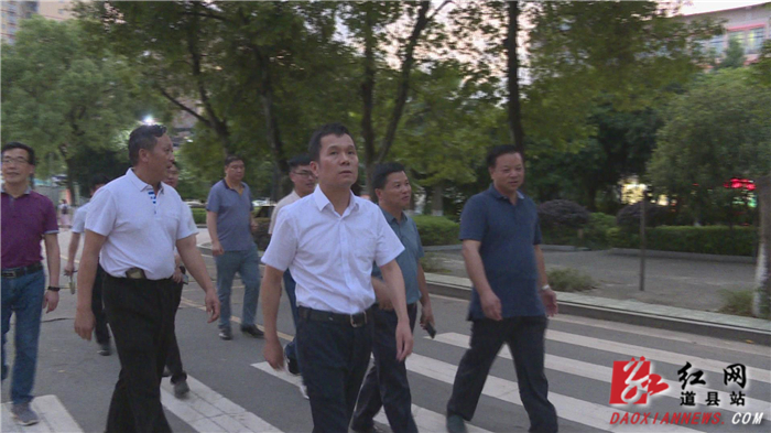 吴恢才现场调研城区老旧小区改造工作.jpg