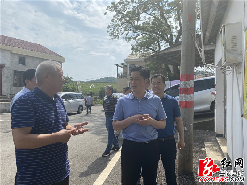赵 龙湾村实地察看垃圾分类 污水处理.jpg