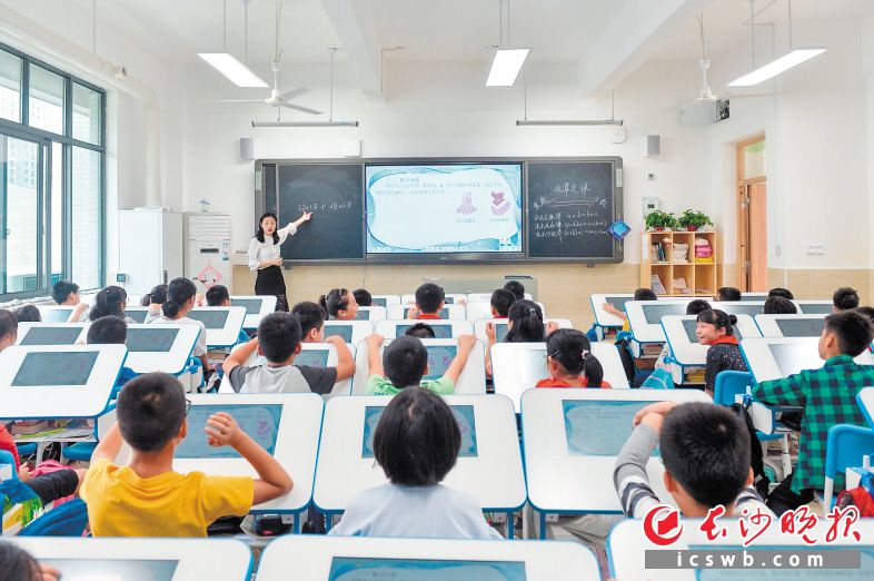 　　长沙部分中小学已建立起5G时代的智慧课堂。