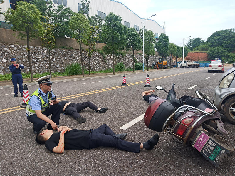 湘潭交警联合多部门开展道路交通事故处理应急演练