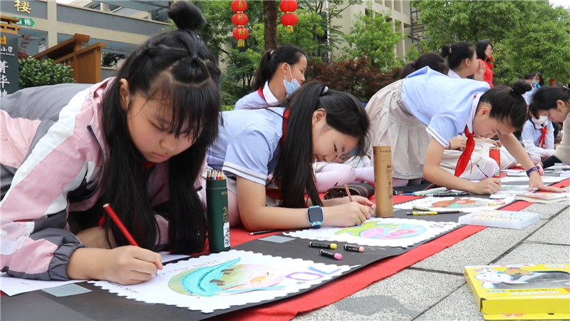 华都小学：多彩活动活动过六一.mp4_20200601_163510.403.jpg