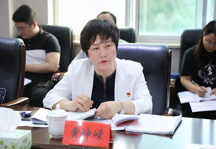 黄峥嵘参加市委办党支部5月份主题党日活动