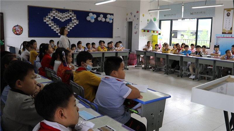华都小学：多彩活动活动过六一.mp4_20200601_163435.675.jpg