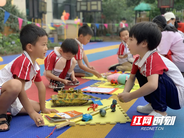 “讨价还价”的活动现场。图片来源：芙蓉区东岸锦城幼儿园.jpg