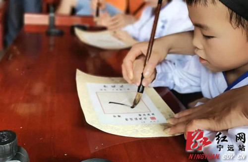 千年学府宁远文庙举行学童启蒙“开笔礼”3_副本500.jpg