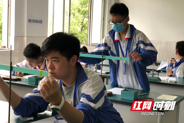 物理实验考核现场.jpg