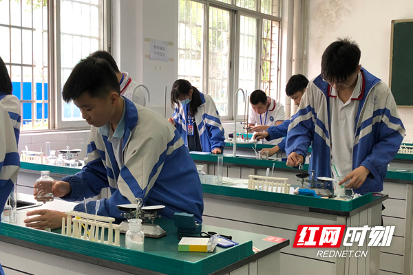 化学实验考核现场.jpg