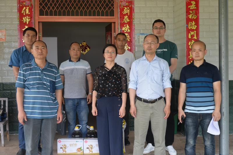 舞水小学：联合爱心企业组织开展户帮户亲帮亲捐助活动 (1).jpg
