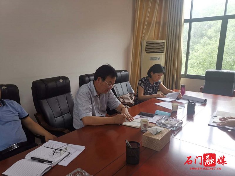 县人大邱令华主任督导司法局“司法公正常德行”及行政执法工作.jpg 县人大邱令华主任督导司法局“司法公正常德行”及行政执法工作.jpg