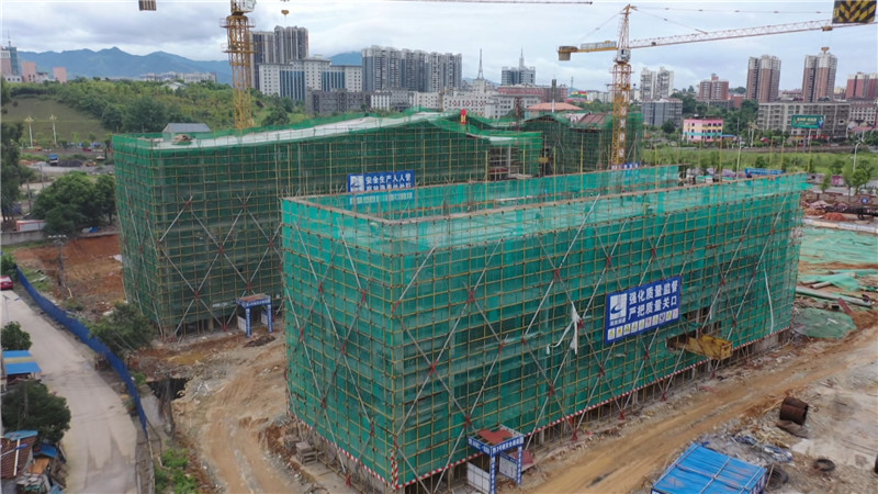 鹤城区芙蓉学校项目建设进展顺利 8月前建筑主体全面完工（半成品）.mpg_20200605_162120.866.jpg