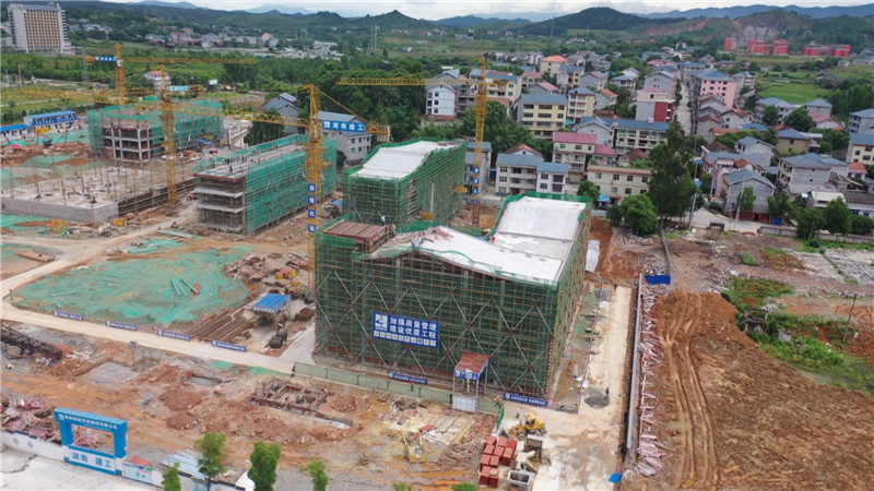 鹤城区芙蓉学校项目建设进展顺利 8月前建筑主体全面完工（半成品）.mpg_20200605_162108.026.jpg