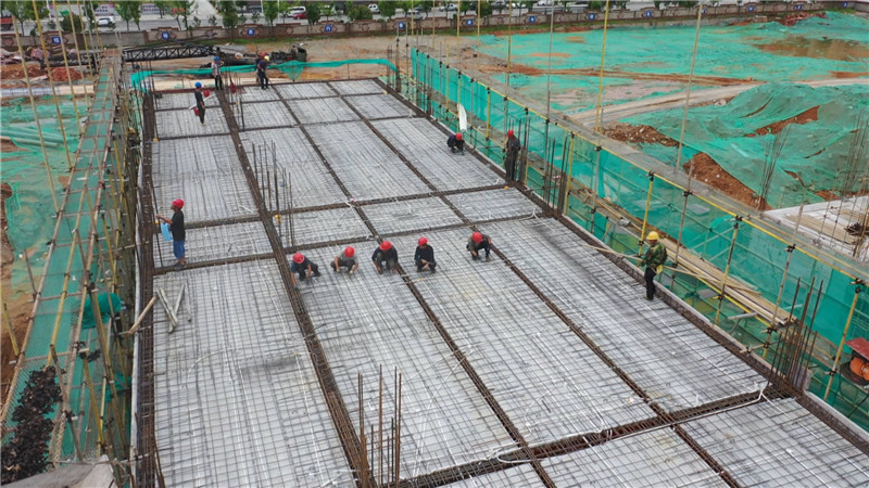 鹤城区芙蓉学校项目建设进展顺利 8月前建筑主体全面完工（半成品）.mpg_20200605_162131.634.jpg