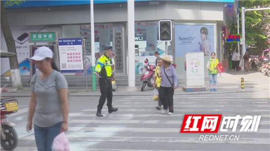 交警文明劝导 (16).jpg