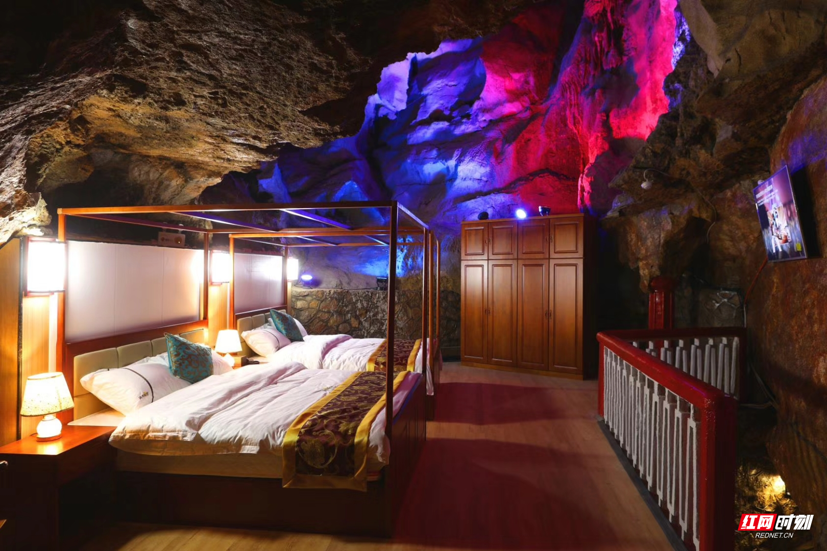 南侧南溪一号人防工事被改造成世间绝无仅有的喀斯特溶洞景观民宿酒店