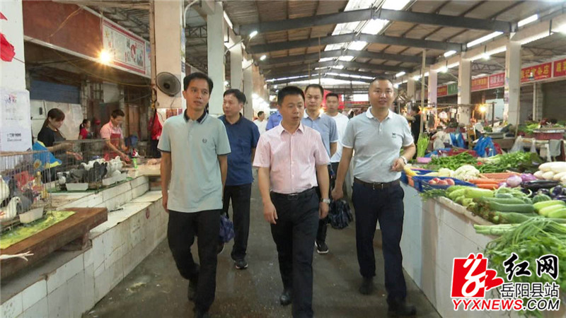 在大园岭市场督导_副本.jpg 在大园岭市场督导_副本.jpg