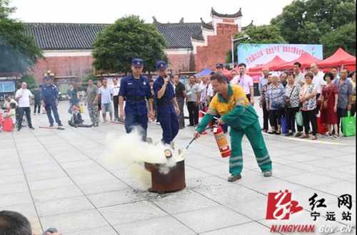 宁远：开展“安全生产月”宣传活动  让安全意识深入人心3_副本500.jpg