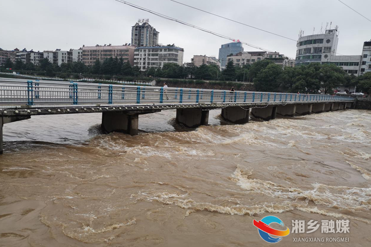 滚滚波涛经过望春桥.jpg
