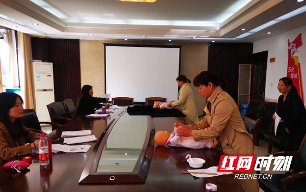 居民参加技能培训，提升自力更生、就业增收的积极性。.jpg