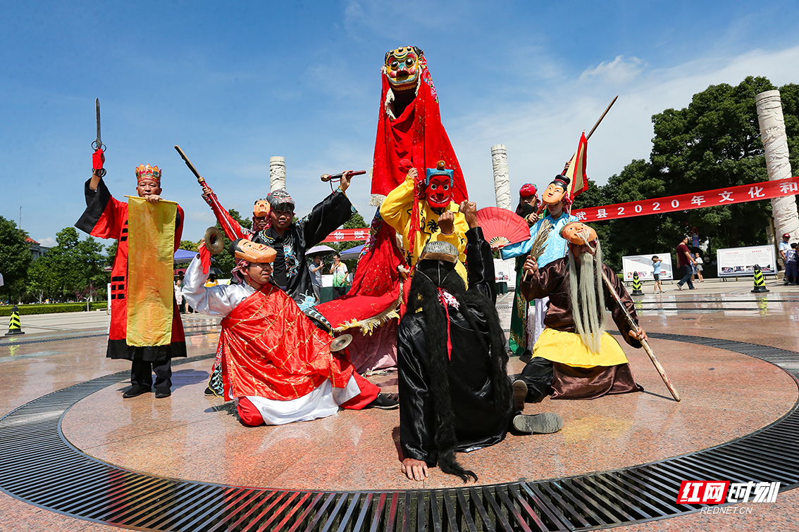 5.“国宝”临武傩戏“吼翻天”。.jpg