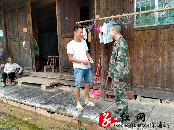 走访慰问困难民兵.jpg