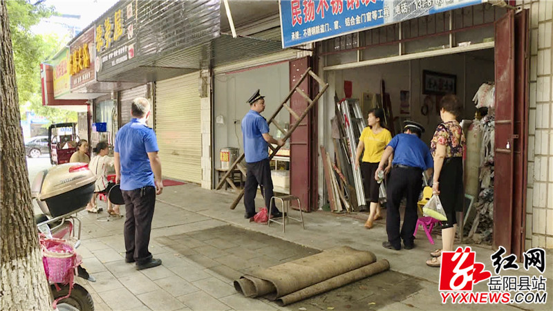帮助店主将店外物品搬移到店内 (1)_副本.jpg