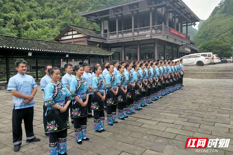 员工新工作服_副本.jpg 员工新工作服_副本.jpg