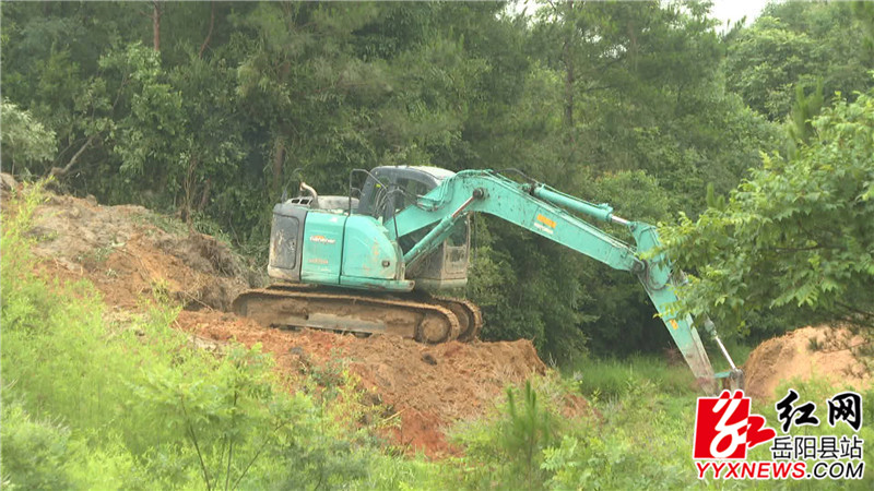 挖机作业中_副本.jpg 挖机作业中_副本.jpg