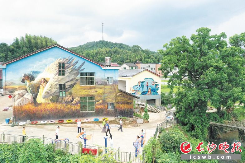 　　乌石村打造乡村艺术长廊。长沙晚报全媒体记者 邹麟 通讯员 彭红霞 摄影报道