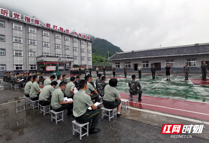 4着装演示.jpg
