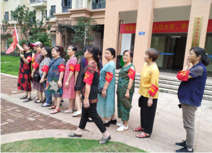 “红袖章”们在网格宣传活动照片.png