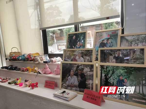 桥头社区残疾人就业项目爱心售卖点和记忆相馆照片领取处.jpg