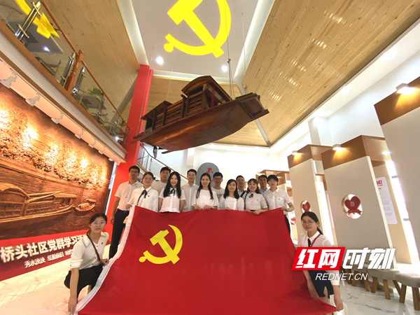 选调生们共同庆祝中国共产党99岁华诞.jpg